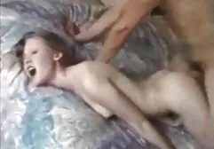 Occupé rousse babe porno chien avec femme donne le chauffeur de taxi