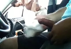 Secrétaire sucer porno femme avec un cheval le pénis pour le patron d'attente pour un délicieux slingshot