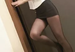 Un jeune étudiant a échoué au lit avec un homme fervent. porno avec un chien