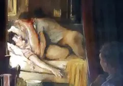 Elle femme et homme porno a déchiré son pantalon serré et a soufflé sa chatte serrée.