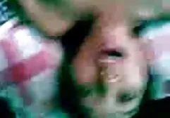 Un homme sportif attrape les deux beautés dans l'endroit jeune fille nu xxx serré