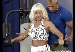 Donner une pipe à une jolie fille pour xxx fille votre amant.