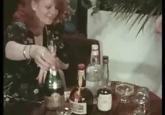 La bite d'une fille sauvage avale xxx femme chien le sperme.