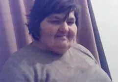 Busty MILF se fait baiser par un homme qui donne du lait frais porno femme et les animaux dans la douche.