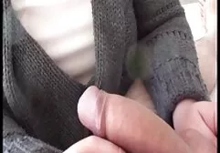 Maya Bijou permet au chien de savoir à quel point le vagin est étroit. femme cheval porno