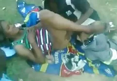 Un couple d'amoureux video maman xxx qui ne perdent pas de temps