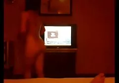 Cet homme a emmené sa femme femme animaux porno intime dans la salle de bain qui a été punie de punition sexuelle.