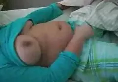Le plombier reçoit tous les dégâts de la constance dans xnxx les fille la cuisine.