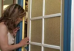 La blonde abandonne heureux pour la caméra porno femme militaire vidéo