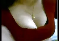 Deux belles filles réalisent tous les fantasmes d'un homme. les plus beaux seins du x