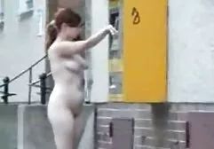 L'homme convainc fille et chien porno les filles de baiser totalement.