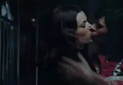 Sexe chaud xxx entre femme après une évasion réussie