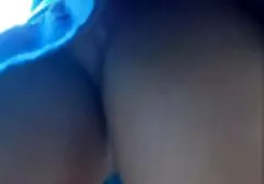 Les filles sont différentes. femme en robe porno