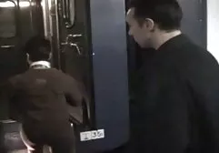 Deux gars qui veulent Sexe porno fille marocain en groupe et blonde.