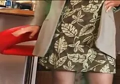 Sexe porno femme et chien de groupe en cours